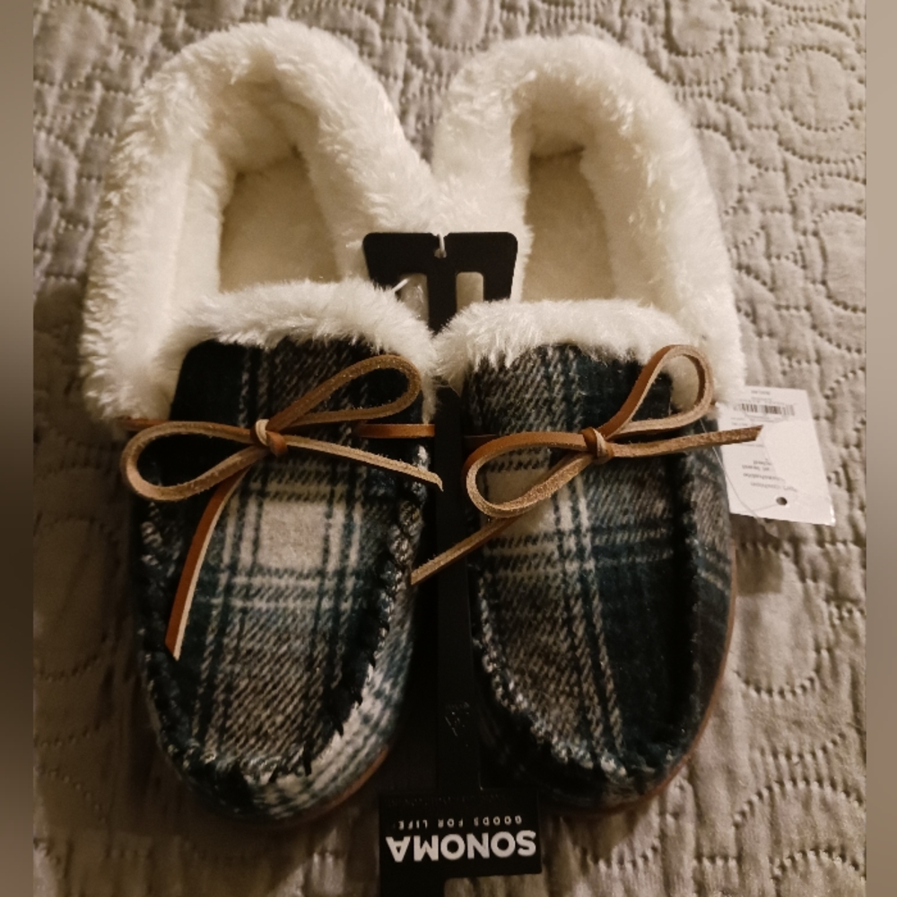 NWT! SONOMA Slippers Sz Medium 7-8